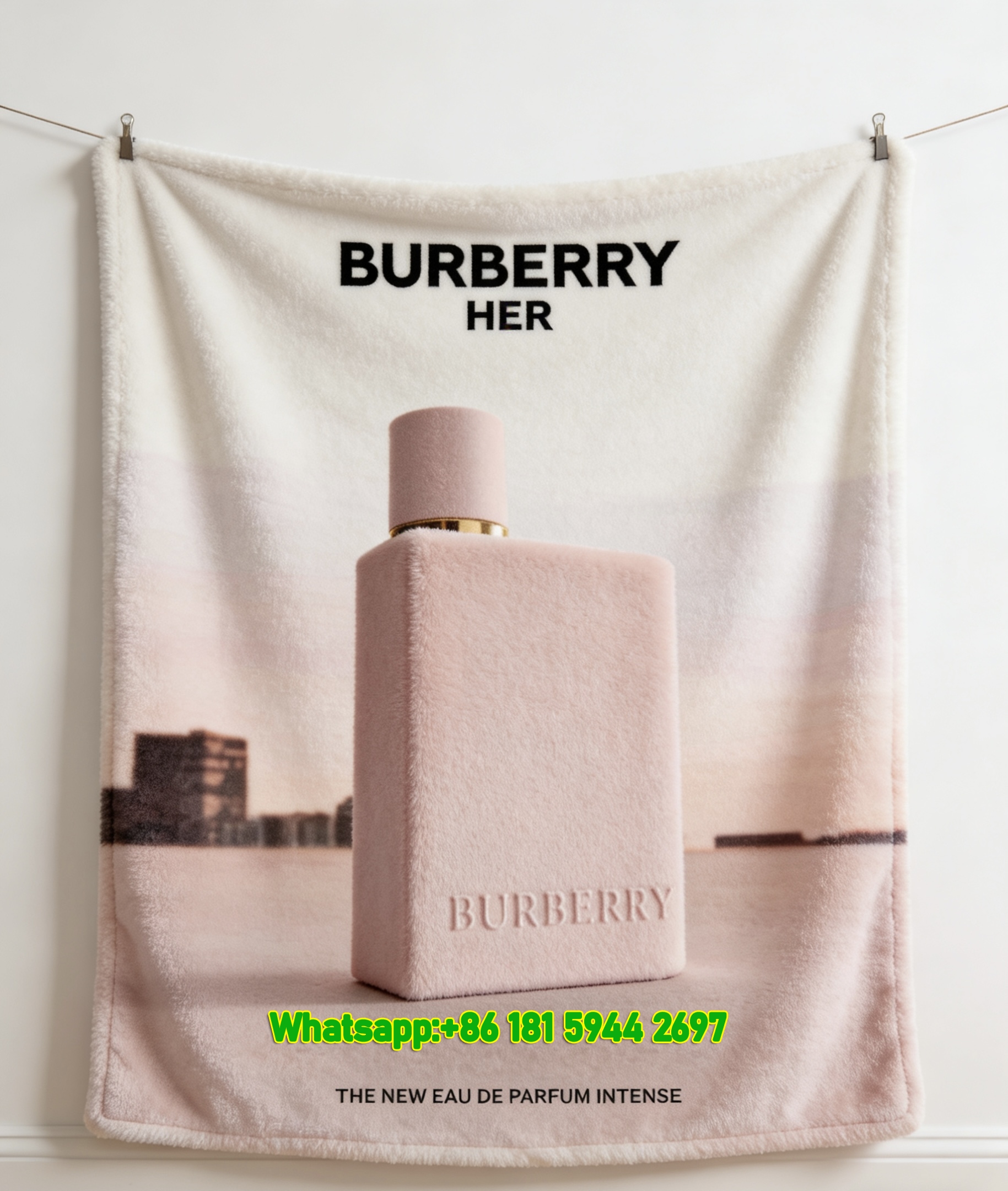 Burberry Her Eau de Parfum Intense Flannel Throw Blanket B105